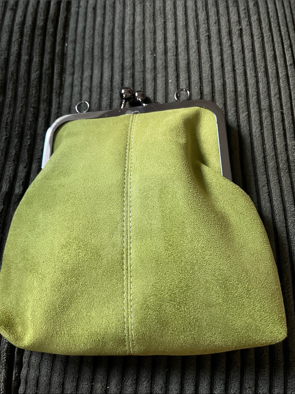 Vintage Vegan Green suede clutch purse with kiss-lock.